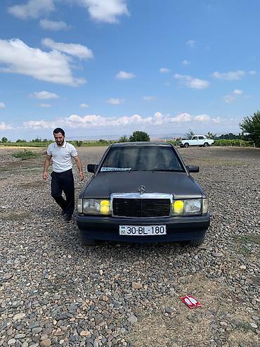 mercedes 210 ehtiyyat hissəsi: Mercedes-Benz 190: 2.3 l | 1991 il Sedan — 1