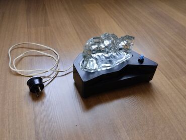 lampa qedimi: Sovet dövrünün "Qrot" tipli stolüstü lampa. 70-ci illərin sonu