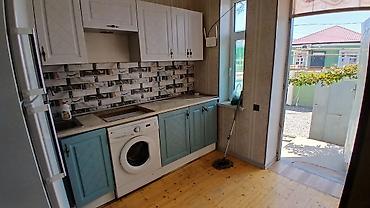 Günlük kirayə evlər: 2 otaqlı həyət evi - Plan: giriş pilləkənli eyvan, 2 ayrı otaq (yataq — 5