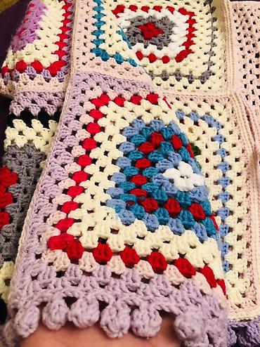 Üst geyimi: Rəngarəng əl işi toxunma kardiqan - Dizayn: Klassik “granny square” — 5