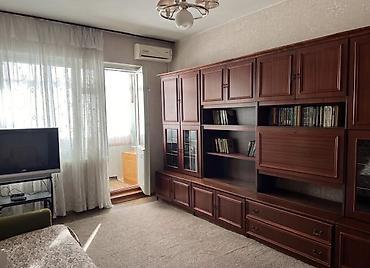 комоды для одежды бу: Стенка-гостиная классическая, модульная, из темного дерева (шпон/МДФ) — 1