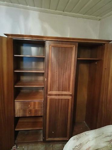 pilastik qapi: Üçqapılı geyim dolabı və ayrıca ikiqapılı şkaf dəsti - Material: ağac — 3