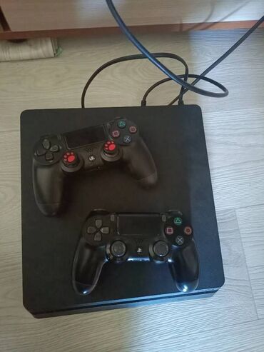 PS4 (Sony Playstation 4): Playstation 4 slim 500GB. Yaxsi veziyyetde. Problemsizdir. Icinde