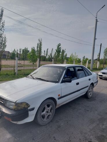 Toyota: Toyota Carina: 1990 г., 1.6 л, Механика, Бензин