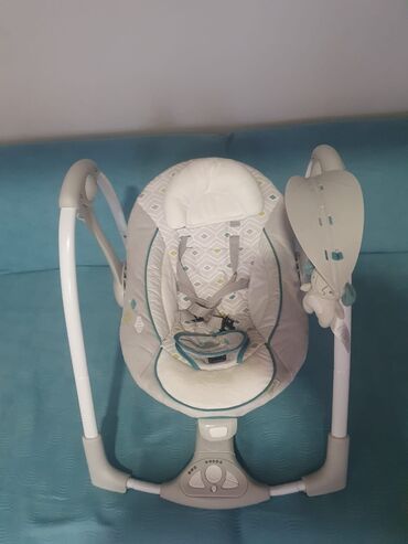 Oğlan və qız üçün, Beşik, Yellənmə mexanizm ilə