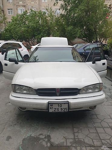 qabaq şüşə: Pontiac Bonneville sedan – ağ rəng, tam ölçülü Amerikan sedanı. salam — 8