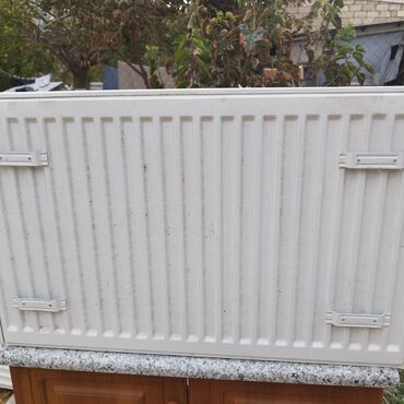Özü yapışan divar kağızları: Panel Radiator