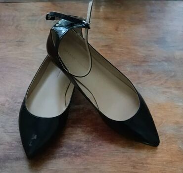 бежевые лаковые туфли: Туфли 36, цвет - Черный