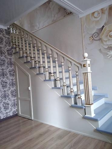 Деревянные лестницы: Деревянная лестница Для дома, Бесплатный замер, Вид дерева: Сосна, Форма лестницы: Много-маршевая, Стиль: Классический — 4