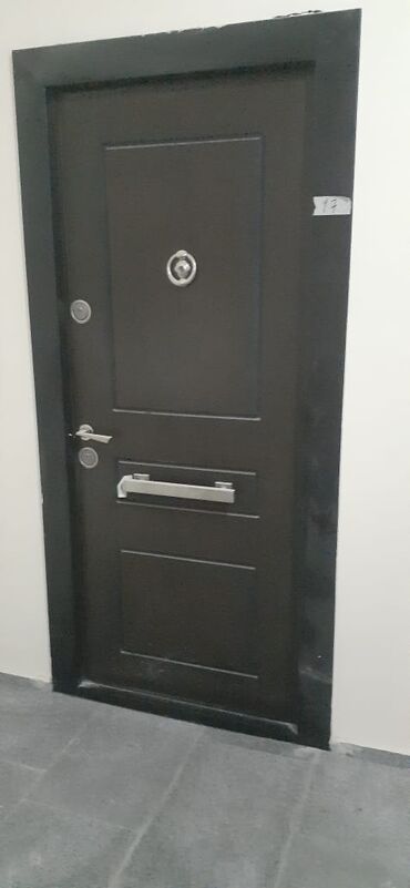 Giriş qapıları: Seyf qapı tezedi cox az istifade olunub Turkdu iceri. Sağa. Yox sola