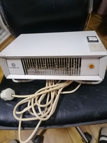 Kaloriferi: Grejalica duvaljka 2000 w ispravna Ei Niš Jugoslavija. Ima kabla oko na lalafo.rs — 4 Kaloriferi: Grejalica duvaljka 2000 w ispravna Ei Niš Jugoslavija. Ima kabla oko — 4