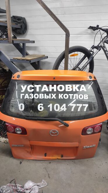 mazda demio кузов: Крышка багажника Mazda 2003 г., Б/у, цвет - Оранжевый,Оригинал