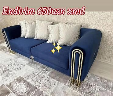metbex divan desti: Mavi məxmər/parça üzlü üç nəfərlik divan. - Rəng: dərin lacivərd. - — 1