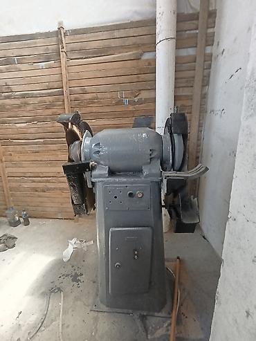 cnc operator: Iki tərəfli stasionar daşlama aparatı (səth yonan/itkiləmə maşını) - — 1