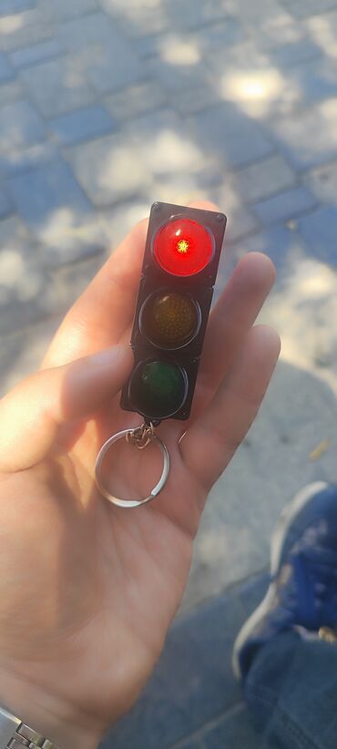 maşın çıxol: Svetafor breloku 🚦
Açar və maşına asmaq üçün istifadə edə bilərsiniz