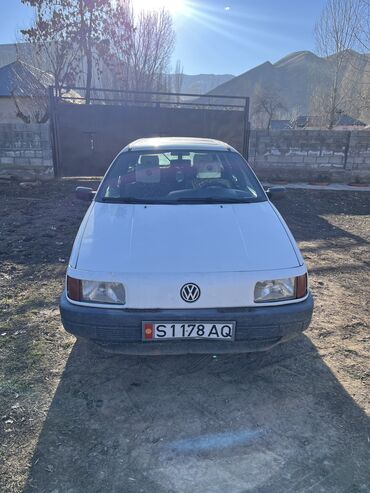 авто в рассрочку без банка рядом джал бишкек: Volkswagen Passat: 1992 г., 1.8 л, Механика, Бензин, Седан