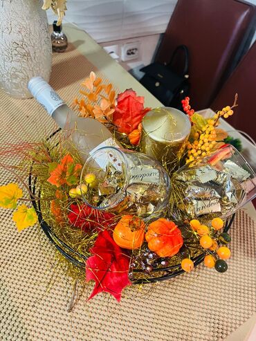 Kompleti namirnica: Poklon aranžmani – luksuzne korpe i box setovi - Ručno aranžirane — 6