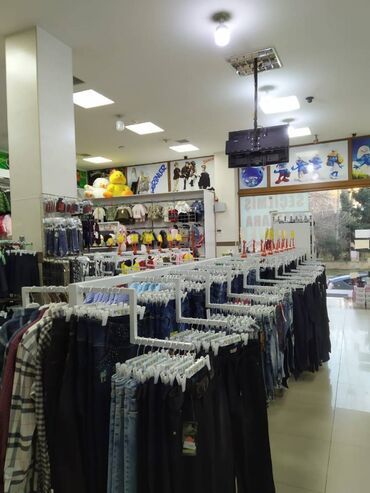 Mağazalar: Binəqədi rayon ərazisində 4 mərtəbəli tam təmirli, 700 kv sahəsi olan — 18