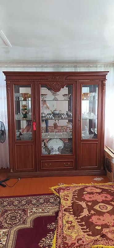 Klassik dizaynlı şkaf-vitrin - Material: ağac fakturalı MDF/laminat lalafo.az -da Klassik dizaynlı şkaf-vitrin - Material: ağac fakturalı MDF/laminat