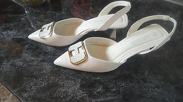 Tuflilər: Ağ rəngli, zərif qadın ayaqqabısı (slingback model). - Ucu sivri — 1
