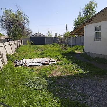 Продажа коттеджей и домов: 7 комнат Продаётся двухэтажный кирпичный дом с участком. Основные — 8