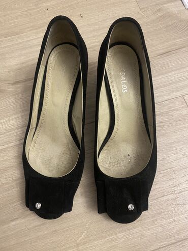 Другая женская обувь: Обувь 38 размер натуральная замша кожа Кроссовки белые 38 39 размер