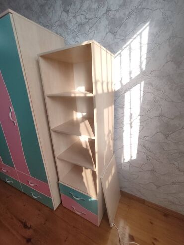Dolablar: Dolablar yaxşı vəziyyətdədir. Ölçüləri aşağıdakı kimidir Kiçik - — 5