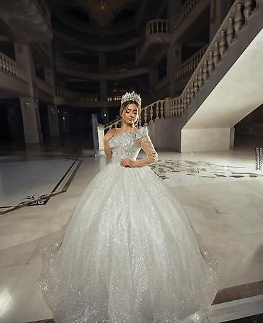 Свадебные платья и аксессуары: Gəlinlik – zərif bal zalı silueti, qlamur parıltı və krujevalı — 8