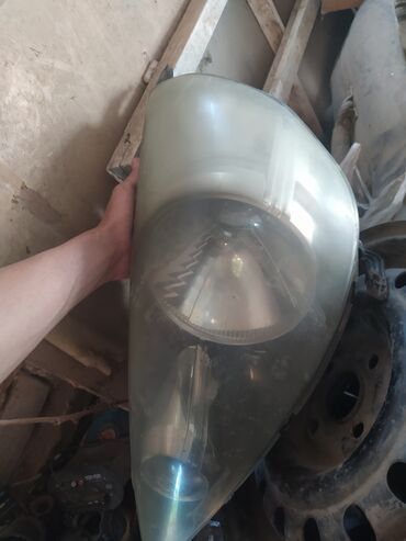 Передние фары: Передняя правая фара Honda 2003 г., Б/у