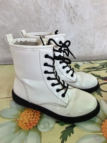 Детская обувь: Обувь на подростка девочкуна все сезоны.от 34 до 37 размера. Всё at lalafo.kg — 11 Детская обувь: Обувь на подростка девочкуна все сезоны.от 34 до 37 размера. Всё — 11