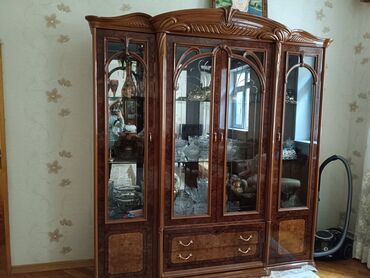 setqa vitrin: Şüşəli dolab vitrini