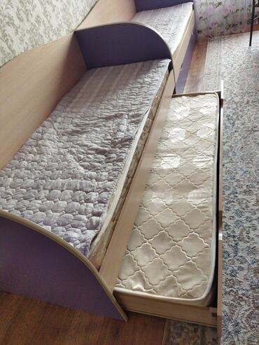 кровать трансформер бишкек в Кыргызстан | ДЕТСКИЕ КРОВАТИ: Продаю 2 кровати состояние отличное.
одна 8000 сом
