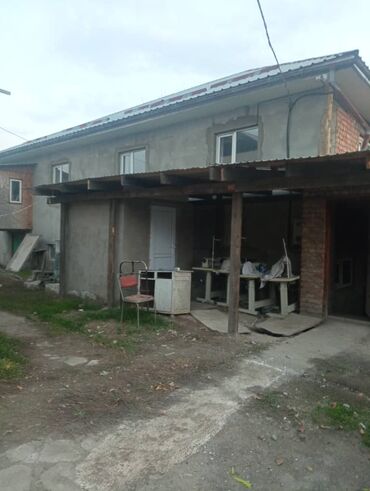 Цеха, заводы, фабрики: Сдаю швейный цех. Район туббольницы. Есть оборудование . Цена — 1