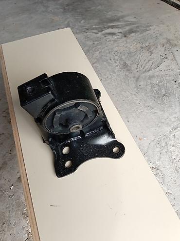 Автозапчасти: Avtomobil üçün mühərrik dayağı (poduşka). Metal korpus və rezin — 1