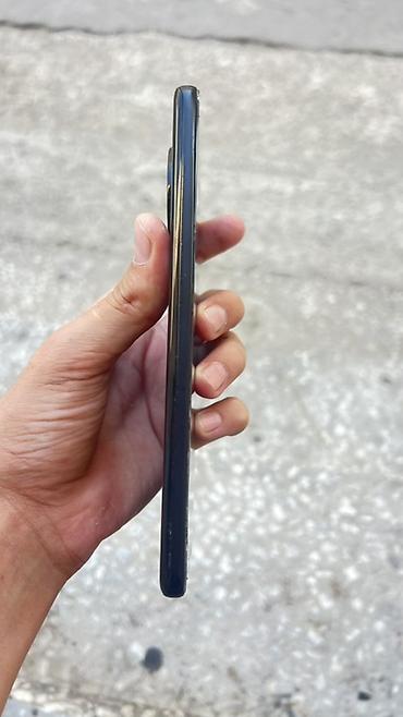nokia 8000 4g: Telfon sade x9 du telfonda iki problem var ekranı işdiyir ama leke var — 2