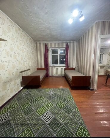 сутычный комната: 1 комната, 31 м², Хрущевка, 2 этаж, Старый ремонт