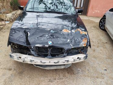 купить запчасти на бмв е36: BMW sedan (E46 seriyası olduğunu ehtimal etmək olar) – ön hissədən