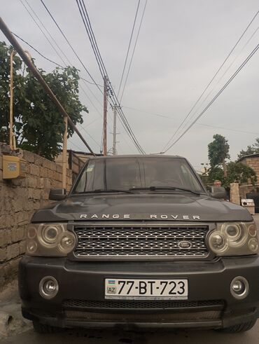 Land Rover: Tünd boz rəngdə olan Range Rover avtomobili. Bu avtomobil, rahat və