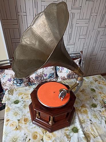 gramofon: Antik üslublu qrammofon - Korpus: çoxbucaqlı formaya malik massiv — 4
