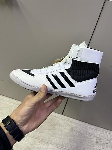 Бутсы: Борцовки от бренда Adidas 
Размер; 38,39 — 7