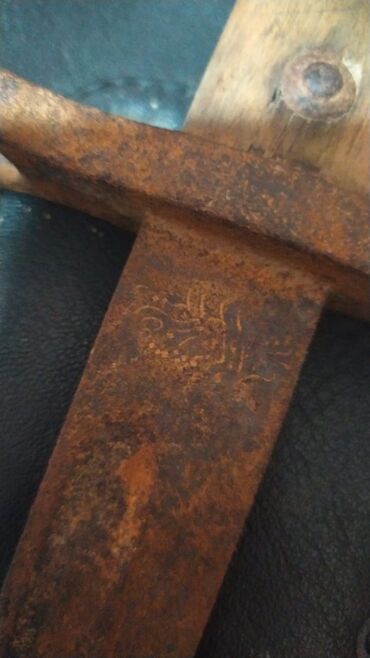 Əntiq əşyalar: Antik 1312çi ilin xinçalidi elaqr 
qiym 10000$