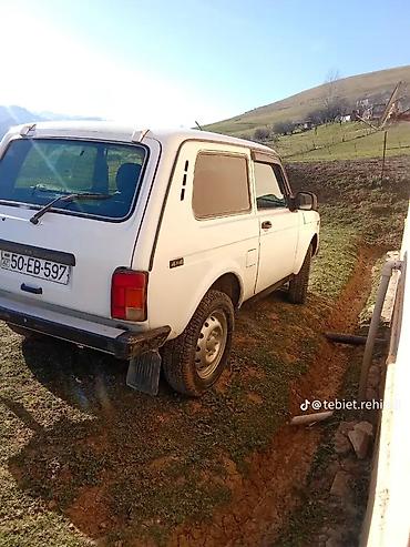 niva barter: LADA Niva 4x4, ağ rəngli off-road SUV Xüsusiyyətlər: - Tam ötürücü — 3