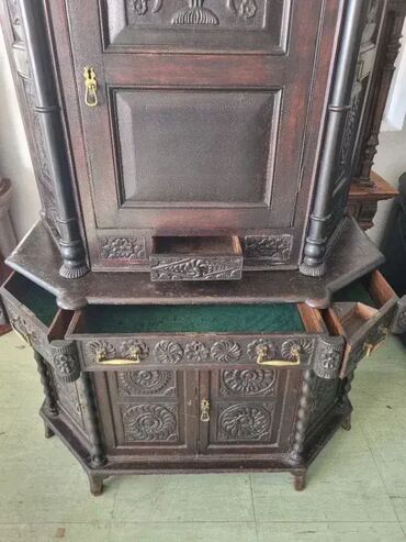 Stilske komode: Retko u ponudi star preko dvesta godina. Dobro stanje na lalafo.rs — 4 Stilske komode: Retko u ponudi star preko dvesta godina. Dobro stanje — 4