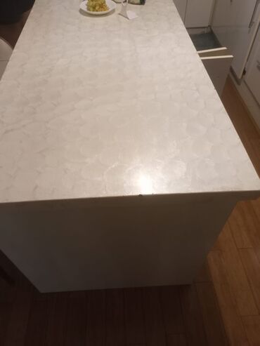 Stullar: Mərmər mətbəx şkafı/stolu satılır. 2 polkası var. Eni 85cm, uzunluğu