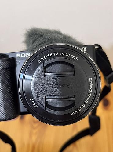 Фотоаппараты: Продам камеру Sony ZV E 10 цена: 45 000c вместе штативом (цена — 14