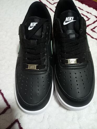 metro cizme za kisu: Nike, 39, bоја - Crna