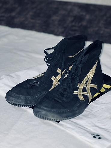 кышкы бут кийим: Эркектердин кроссовкасы, 41.5, Asics, Колдонулган, түсү - Кара — 1
