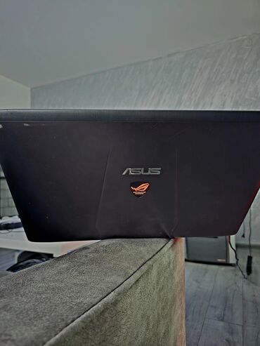 ASUS: Intel Core i7, 17.3 " — 7