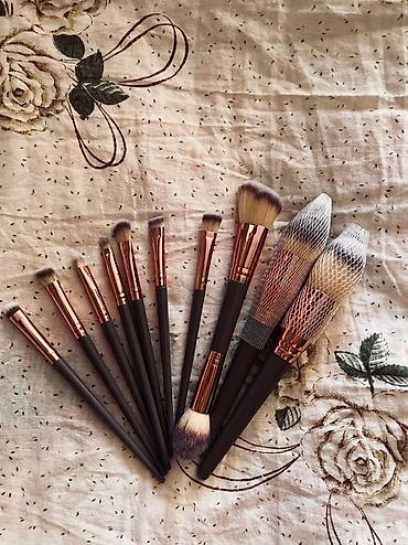 Косметика: Продается набор кистей для макияжа.Если покупаете 2 набора цена 1500 — 9