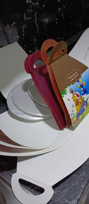 Tortlar: Tort qutuları. Şirniyyatlar. Tortlar. 1-ədədi 1azn 10 ədəd — 3